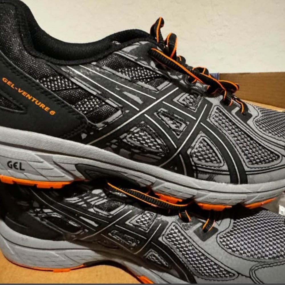 Brand New in Box ASICS Gel-Venture 6 Black and no Orange Running Shoes